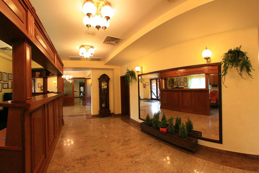 Motel Vector Găeşti المظهر الخارجي الصورة